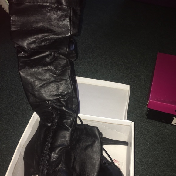 Shoe - Picture 11 of 16